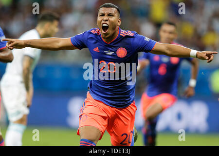 Salvador, Brasile. Il 15 giugno, 2019. La Colombia è Roger Martinez(anteriore) celebra un obiettivo durante la Copa America 2019 Gruppo B match tra Argentina e la Colombia in Salvador, Brasile, 15 giugno 2019. La Colombia ha vinto 2-0. Credito: Francisco Canedo/Xinhua/Alamy Live News Foto Stock