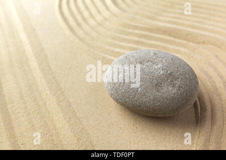 Giardino Zen di meditazione sullo sfondo di pietra Foto Stock