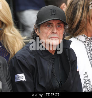 Handprint Cerimonia di Keanu Reeves a TCL Chinese Theatre in Hollywood, la California il 14 maggio 2019 dotate di: Ian McShane dove: Los Angeles, California, Stati Uniti quando: 14 maggio 2019 Credit: Sheri Determan/WENN.com Foto Stock