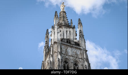 Dettagli architettonici della torre di Pey Berland, vicino al Saint André nella cattedrale di Bordeaux, Francia Foto Stock