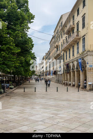 Famoso Liston plaza da piazza Spianada nella città vecchia di Corfù Foto Stock