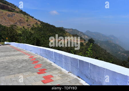 Strada per Meghamalai colline con tornanti Foto Stock