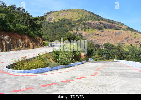 Strada per Meghamalai colline con tornanti Foto Stock