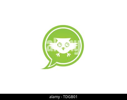 Owl aprire gli occhi e volare in un'icona chat per vettore logo design illustrazione Illustrazione Vettoriale