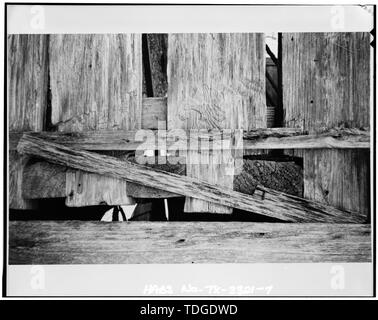 L'angolo nord-est dettaglio MOSTRA LOG Lavori di falegnameria. A destra è posteriore camera capannone aggiunta (copia negativo originale, 35 mm negativo nel campo dei record) - Thomas Jefferson muratura Log Cabin Henderson, Rusk County, TX Foto Stock