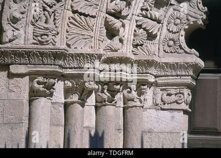 DETALLE DE LOS CAPITELES DE LA PORTADA MERIDIONAL DE LA IGLESIA DE LA MAGDALENA DE ZAMORA - SIGLO XII/XIII - ROMANICO ESPAÑOL. Posizione: Iglesia de la Magdalena. Zamora. Spagna. Foto Stock