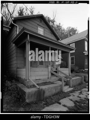 NORTHWEST anteriore e sul lato nord-est. Vista verso sud. - Operai le case, Ann Casa Walsh, 642 Dodge Street, Dubuque, Dubuque County, IA Foto Stock