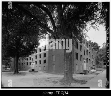 Lato nord, dalla facciata nord-est a sud-ovest. - Case Techwood, Edificio n. 13, 462-468 Techwood Drive e 157-161 Hunnicutt Street, Atlanta, Fulton County, GA Foto Stock