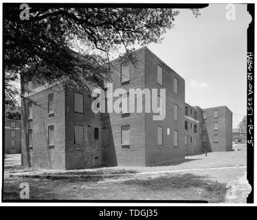 Lato nord, dalla facciata nord-est a sud-ovest. - Case Techwood, Edificio n. 15, 476-480 Techwood Drive, Atlanta, Fulton County, GA Foto Stock