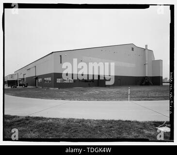 Estremità di nord-ovest e nord-est posteriore, dock no. 491. Vista verso sud. - Offutt Air Force Base, il Looking Glass Airborne Command Post, naso Docks, su entrambi i lati di hangar grembiule di accesso al fine di nord-ovest di Project Looking Glass Historic District, Bellevue, Sarpy County, NE Foto Stock