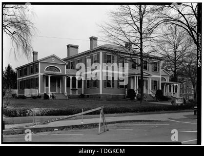 Novembre 1959 esterno - VISTA DA SUD OVEST - Leavitt-Hovey House, 402 Main Street, Greenfield, contea di Franklin, MA; Benjamin, Aser Foto Stock