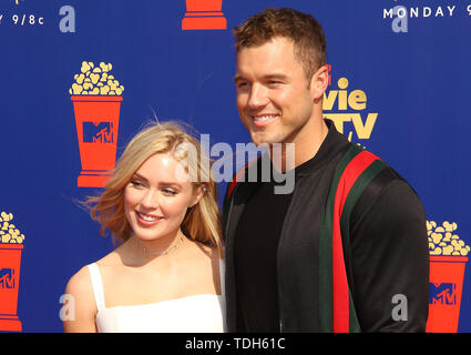 Santa Monica, Stati Uniti d'America. Il 15 giugno, 2019. Cassie Randolph e Colton Underwood assiste il 2019 MTV Movie e TV Awards a Barker Hangar a giugno 15, 2019 in Santa Monica, California. Foto: imageSPACE/MediaPunch Credito: MediaPunch Inc/Alamy Live News Foto Stock