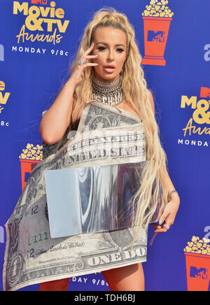 Los Angeles, Stati Uniti d'America. Il 15 giugno, 2019. Tana Mongeau 055 assiste il 2019 MTV Movie e TV Awards a Barker Hangar a giugno 15, 2019 a Santa Monica, California Credit: Tsuni/USA/Alamy Live News Foto Stock