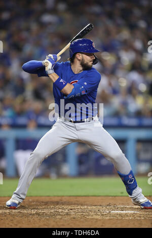 Los Angeles, CA, Stati Uniti d'America. 14 Giugno, 2019. Chicago Cubs terzo baseman Kris Bryant (17) pipistrelli per i Cubs durante il gioco tra la Chicago Cubs e Los Angeles Dodgers al Dodger Stadium di Los Angeles, CA. (Foto di Peter Joneleit) Credito: csm/Alamy Live News Foto Stock