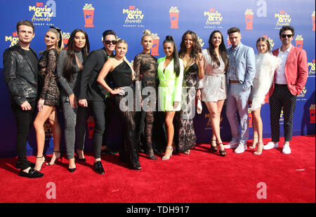 SANTA MONICA, CA - Giugno15: "Regole Vanderpump' cast, Scheana Shay, James Kennedy, Billie Lee, Lala Kent, Stassi Schroeder, al 2019 MTV Movie & TV Awards sponsorizzato da M&M's, MTN rugiada, Taco Bell® e verità a Barker Hangar di Santa Monica, in California, il 15 giugno 2019. Credito: Faye Sadou/MediaPunch Foto Stock