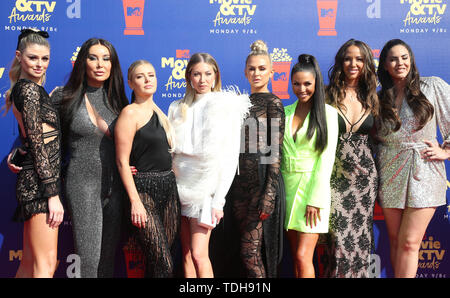 SANTA MONICA, CA - Giugno15: "Regole Vanderpump' cast, Scheana Shay, James Kennedy, Billie Lee, Lala Kent, Stassi Schroeder, al 2019 MTV Movie & TV Awards sponsorizzato da M&M's, MTN rugiada, Taco Bell® e verità a Barker Hangar di Santa Monica, in California, il 15 giugno 2019. Credito: Faye Sadou/MediaPunch Foto Stock