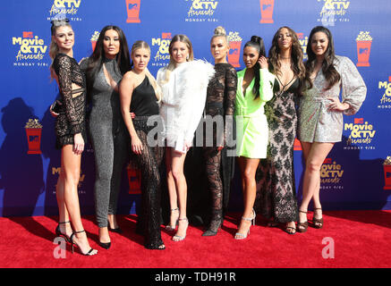 SANTA MONICA, CA - Giugno15: "Regole Vanderpump' cast, Scheana Shay, James Kennedy, Billie Lee, Lala Kent, Stassi Schroeder, al 2019 MTV Movie & TV Awards sponsorizzato da M&M's, MTN rugiada, Taco Bell® e verità a Barker Hangar di Santa Monica, in California, il 15 giugno 2019. Credito: Faye Sadou/MediaPunch Foto Stock