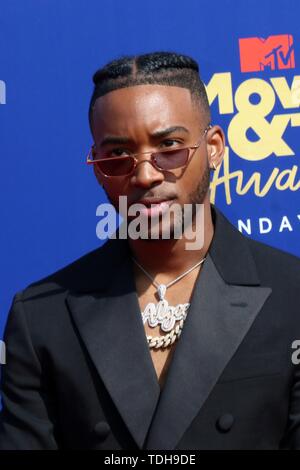 LOS ANGELES - Jun 15: Algee Smith al 2019 MTV Movie & TV premi al Barker appendiabiti su Giugno 15, 2019 a Santa Monica, CA presso gli arrivi per 2019 MTV Movie e TV Awards, Barker Hangar, Los Angeles, CA 15 Giugno 2019. Foto di: Priscilla concedere/Everett Collection Foto Stock