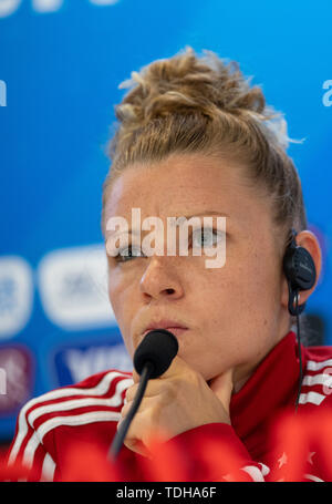 Montpellier, Francia. Il 16 giugno 2019. Calcio, donne: World Cup, squadra nazionale, la Germania, la conferenza stampa finale: Linda Dallmann aggrottò il viso. Foto: Sebastian Gollnow/dpa Credito: dpa picture alliance/Alamy Live News Foto Stock