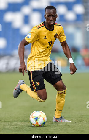 Reggio Emilia, Italia. 16 Giugno, 2019. Dodi Lukebakio del Belgio durante la UEFA Europei Under-21 gara di campionato tra la Polonia U-21 v Belgio U-21 allo Stadio Cittˆ del Tricolore, Reggio Emilia, Italia il 16 giugno 2019. Credito: Giuseppe Maffia/Alamy Live News Foto Stock