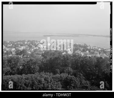 Vista generale di Sandy Hook e Raritan Bay guardando a Nord dalla piattaforma di osservazione DELLA LUCE DEL NORD - Sandy Hook per Gateway National Recreation Area, il confine orientale del gancio di Sandy Bay, a nord di altipiani, altopiani, Monmouth County NJ Foto Stock