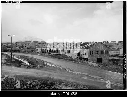 Panoramica, mostrando REALATION ALLA SEDE CENTRALE AREA, guardando verso nord-ovest - Naval Base Operativa porto olandese e Fort Mears, magazzino, Unalaska, isole Aleutian, AK Foto Stock