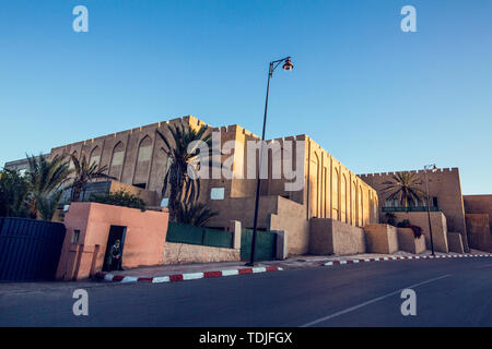 Africa, Mauritania, Ayoun, Sanmao ex residenza, ex residenza, Sanmao, scrittore Taiwanese, strade, città, giunzioni, immobili, edifici, bambini, residenti, strade e case Foto Stock