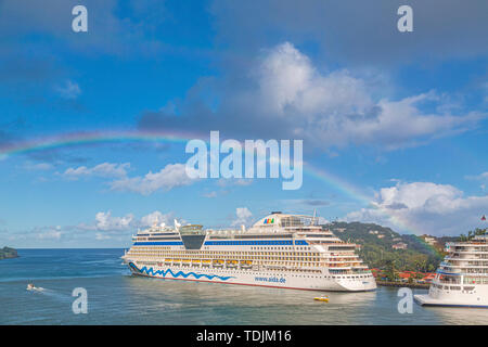 CASTRIES, St Lucia - 21 Novembre 2016: AIDA Cruises è un American-British-tedesco di proprietà di linea di crociera con base a Rostock, Germania. La società immessa th Foto Stock