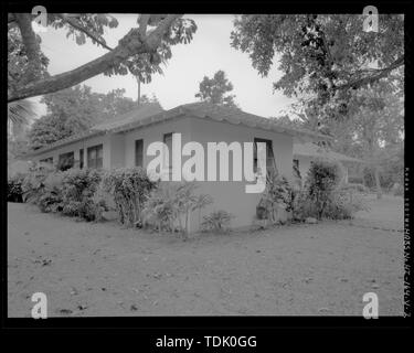 Vista obliqua della facciata anteriore (sinistra) e sul lato nord-ovest. Vista verso sud. - Campo di Hickam, ufficiali' Tipo di alloggiamento G, 205 Seventh Street , Honolulu, Honolulu County, HI Foto Stock