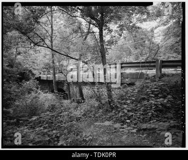 Vista obliqua del nord-ovest elevazione, guardando ad est - Stato Ponte No. 177, Brackenville Road, Spanning Mill Creek, Hockessin, New Castle County, DE Foto Stock