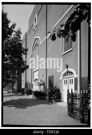 Vista obliqua, EST (anteriore) di elevazione - Santa Maria la Chiesa cattolica romana, 244 South Fourth Street, Philadelphia, Contea di Philadelphia, PA Foto Stock