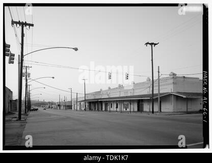 Vista obliqua, elevazione frontale (facciata orientale) guardando a nord lungo 20TH STREET dall'angolo sudoccidentale della quarta Avenue nord. - Gibson Lamiera di opere e Western corda e raccordi, Incorporated, ventesimo Street presso la Quarta Avenue Nord, Bessemer, Jefferson county, AL Foto Stock