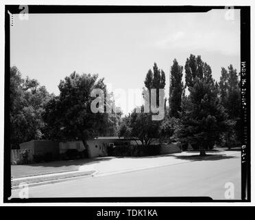 Vista obliqua, in alzato frontale, guardando verso sud-ovest - Montagna Home Air Force Base 1958 gli alti ufficiali' alloggiamento, commander's Residence, Tuck Street, casa di montagna, Elmore County, ID Foto Stock