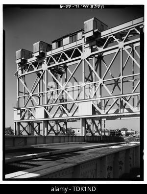 Vista obliqua, portale nord, guardando a nord-est - Western Avenue, sanitari e nave Canal bridge spanning sanitari e nave Canal, Chicago, Contea di Cook, il; M.J. McDermott e società; C.L. Strobel Construction Company Foto Stock