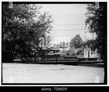 Vista complessiva da BANCA DEL SUD guardando a monte (nord-ovest) - Railroad Avenue bridge spanning Mispillion fiume su Church Street, Milford, Sussex County, DE Foto Stock