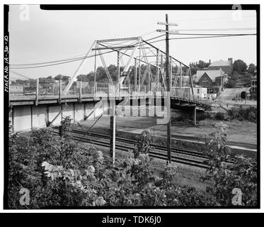 Vista complessiva di 1886 traliccio e travi, guardando verso nord-ovest da Market street - Sesto Street viadotto, Spanning Burlington Northern Railroad e Valle Street, Burlington, Des Moines County, IA Foto Stock