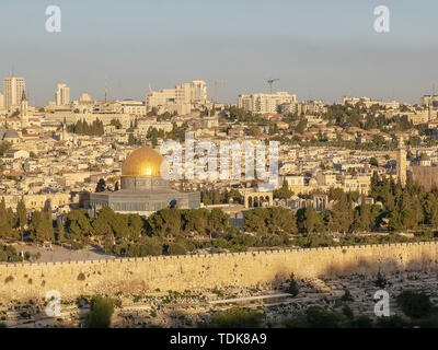 La cupola della moschea di roccia a sunrise in Gerusalemme, Israele Foto Stock