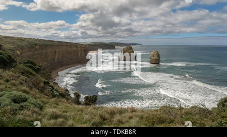 Il mare di pile noto come Gog e Magog sulla Great Ocean Road in victoria, Australia Foto Stock