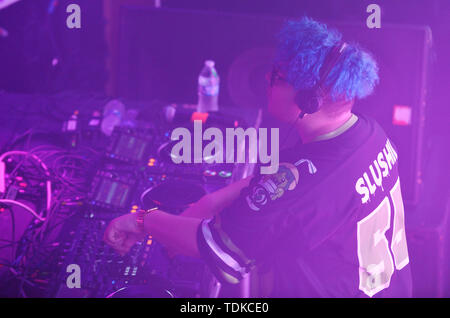 Fort Lauderdale, FL, Stati Uniti d'America. 14 Giugno, 2019. Slushii compie durante il Monster Energy focolaio Tour alla rivoluzione Live su Giugno 14, 2019 a Miami in Florida. Credito: Mpi10/media/punzone Alamy Live News Foto Stock