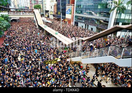 Hong Kong Cina - Giugno 16th, 2019. Ad Hong Kong la crisi politica che è entrato nella sua seconda settimana e quasi 2 milioni di persone che affollano le strade più impopolare extradition bill. Credito: Gonzales foto/Alamy Live News Foto Stock