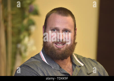 Ostrava, Repubblica Ceca. 17 Giugno, 2019. Nuova Zelanda shot putter Tom Walsh si è visto durante un ricevimento presso il Nuovo Municipio di Ostrava, Repubblica ceca, del 17 giugno 2019, prima della prima di Ostrava Golden Spike, un IAAF World Challenge meeting di atletica. Credito: Jaroslav Ozana/CTK foto/Alamy Live News Foto Stock