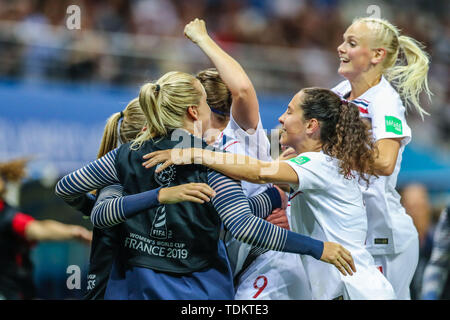 Reims, Francia. 17 Giugno, 2019. Norvegia Isabell Herlovsen celebra obiettivo durante il match contro la Corea del Sud, gioco valida per il gruppo A della prima fase delle donne del Campionato Mondiale di Calcio a Reims in Francia il lunedì, 17 (Foto: Vanessa Carvalho/Brasile Photo Press ) Credito: Brasile Photo Press/Alamy Live News Foto Stock