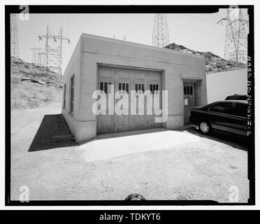 Vista obliqua del lato nord ovest dell'edificio, vista sud-est - vicino alla Diga di Hoover, Switchyard Firehouse, U.S. Autostrada 93, Boulder City, Clark County, NV Foto Stock