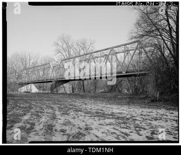 Vista generale di elevazione del nord. Guardando da nord-ovest a sud-est. - Boomershine bridge spanning Twin Creek, Farmersville, Montgomery County, OH Foto Stock