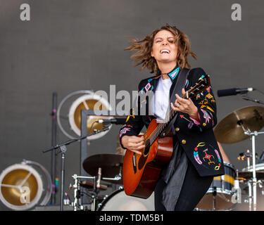 Giugno 16, 2019 - Manchester, Tennessee, Stati Uniti - Brandi Carlile durante la musica di Bonnaroo + Arts Festival di Manchester, Tennessee (credito Immagine: © Daniel DeSlover/ZUMA filo) Foto Stock