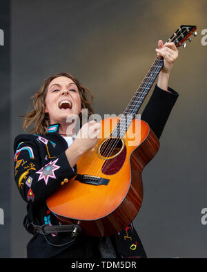 Giugno 16, 2019 - Manchester, Tennessee, Stati Uniti - Brandi Carlile durante la musica di Bonnaroo + Arts Festival di Manchester, Tennessee (credito Immagine: © Daniel DeSlover/ZUMA filo) Foto Stock