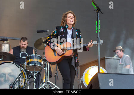 Giugno 16, 2019 - Manchester, Tennessee, Stati Uniti - Brandi Carlile durante la musica di Bonnaroo + Arts Festival di Manchester, Tennessee (credito Immagine: © Daniel DeSlover/ZUMA filo) Foto Stock