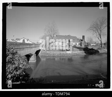 Vista prospettica DI MILL CREEK BRIDGE, vista guardando verso nord-ovest. - Oregon State Forester ufficio complesso, 2600 Membro Street, Salem, Marion, o Foto Stock