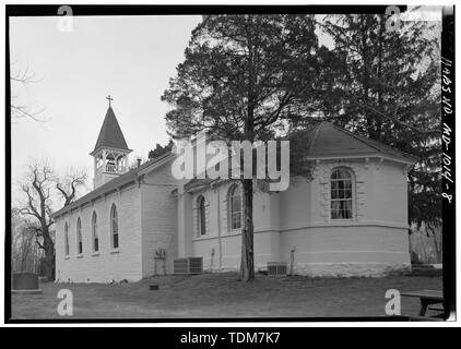 Vista in prospettiva del lato nord e ovest (posteriore), guardando a sud-est - Chiesa del Sacro Cuore di Gesù a Whitemarsh, 16101 Annapolis Road, Bowie, Prince George County, MD; Carroll, James; Carroll, John; Boucher, Jack e del fotografo; Lavoie, Catherine C, storico Foto Stock