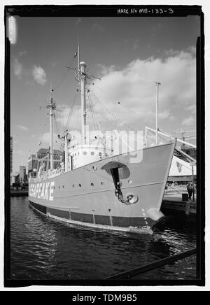 Vista prospettica di prua dritta con principale e ausiliario ancore a fungo. - Lightship 116, Pier 3, Porto Interno di Baltimore, Città indipendente, MD; Pleasonton, Stephen; Faro stabilimento; Faro Scheda; Bureau di fari; Kobbe, Gustav; Charleston Drydock e Machine Company; Hyde salpa ancora Società; US Coast Guard; Dixon, R A; Barrett, W B; Rankin, William; Sears, Burfoot; Mitchell, Charles; Olsen, Swen; Mills, George H; Croteau, Todd, project manager; Lowe, Jet, fotografo; Christianson, Justine, storico Foto Stock